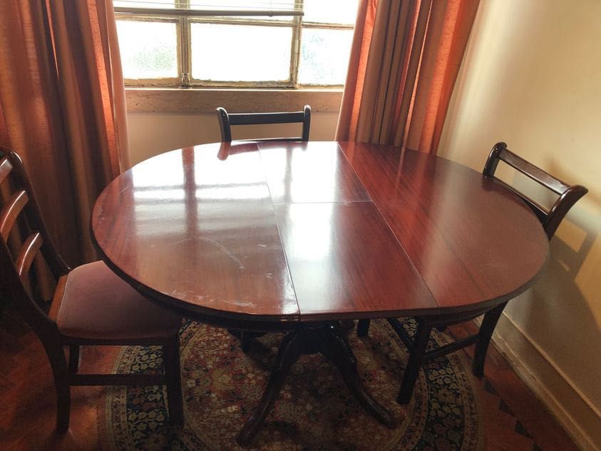 Conjunto Mesa + 4 cadeiras - Em ótimo estado