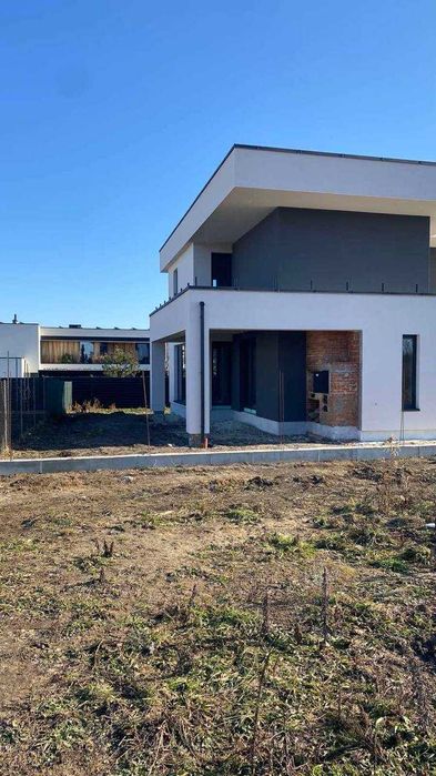 Продаж 3-кім. будинку 320 м.кв. Зубра