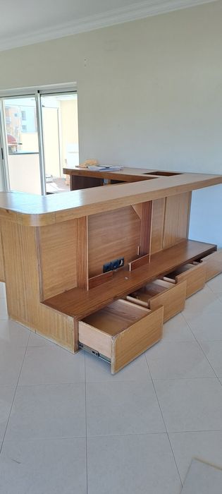 Bar em madeira fabricado por carpinteiro boa qualidade