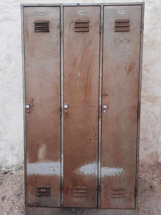 Cacifo metálico com 3 portas 1mt x 1,85 mt