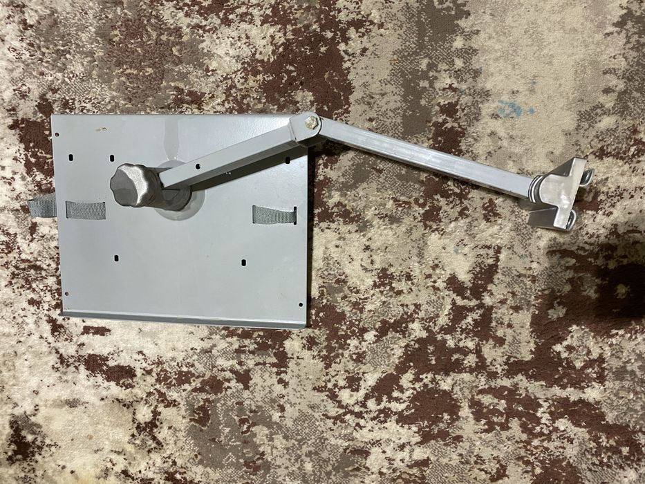 Продам настінну поличку під телевізор