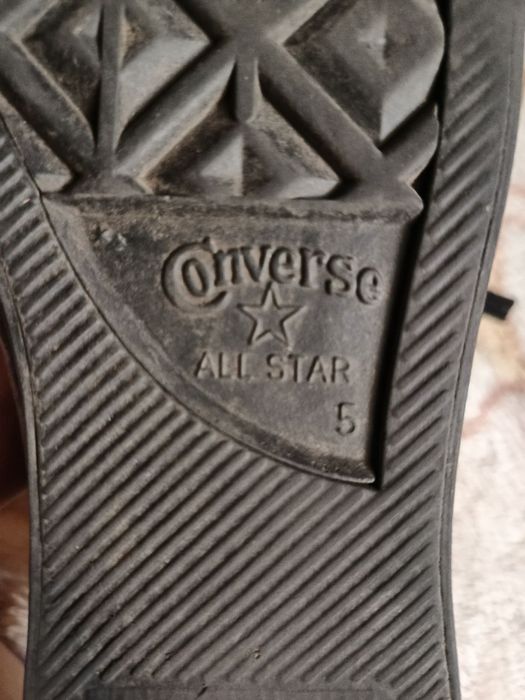 Оригінальні кросівки converse