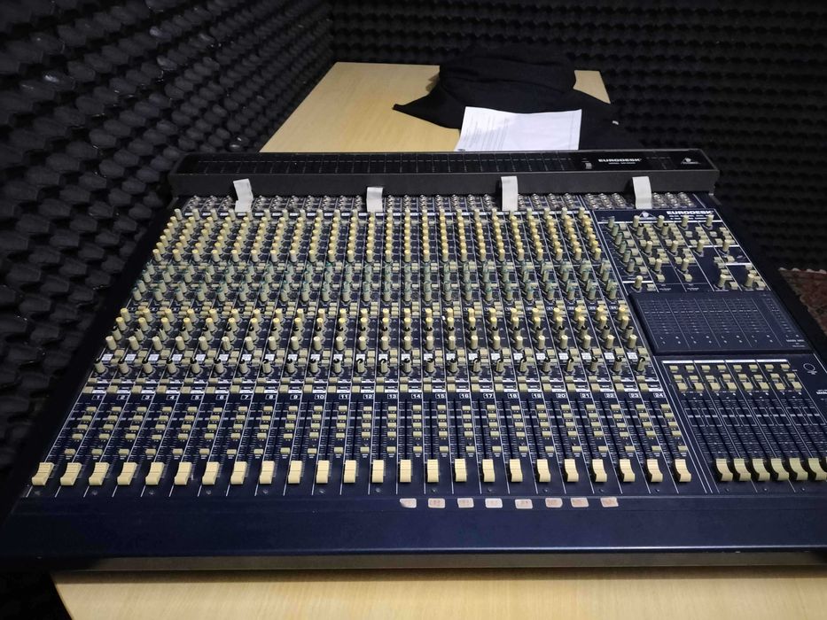 Behringer Eurodesk Model MX 8000