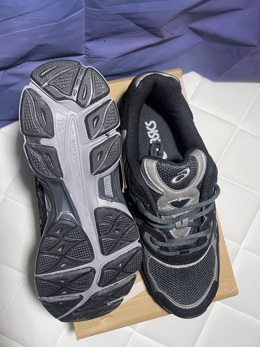 Asics Gel nova com a caixa