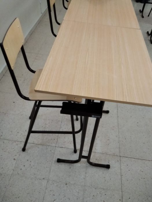 Mesas e cadeiras altas - estirador sala de EV