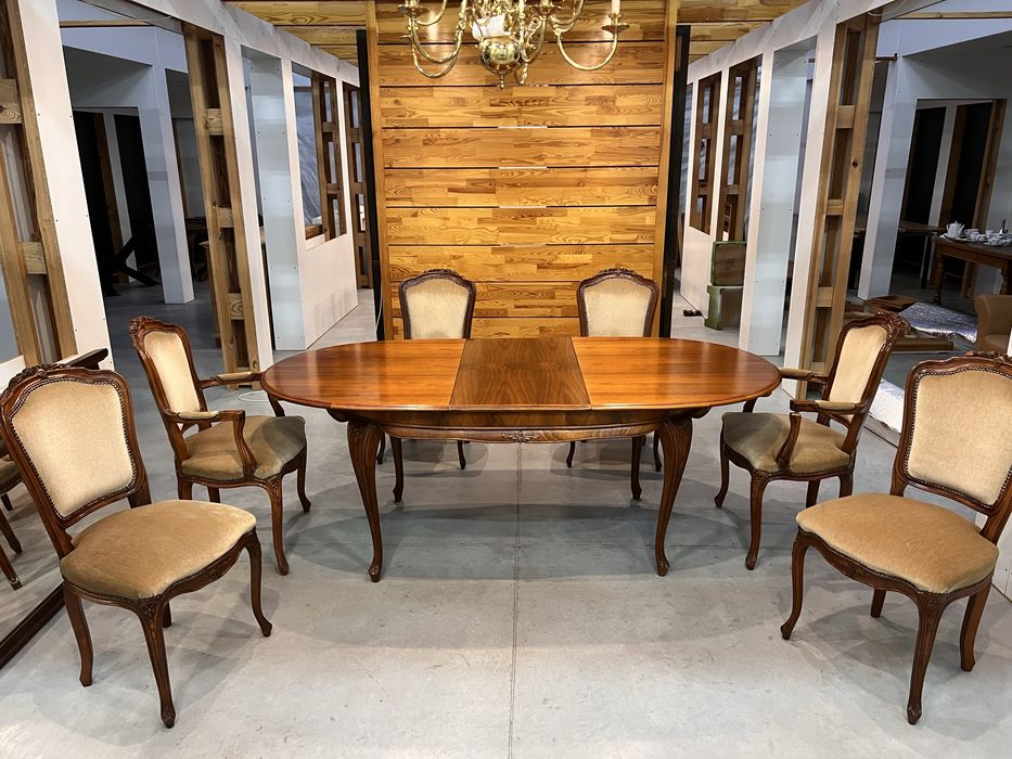 4 Krzesła stylowe i rozkładany stół