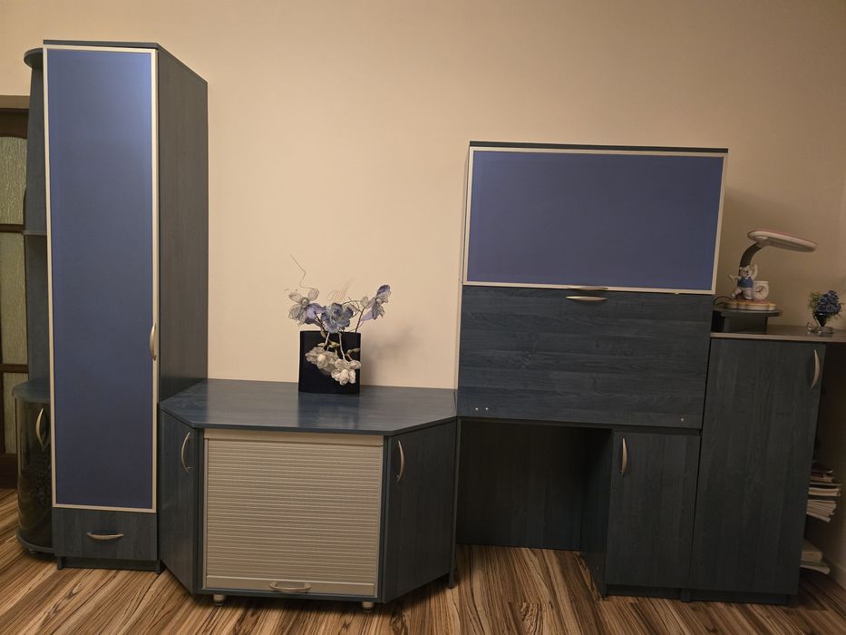 Продам набір корпусних меблів