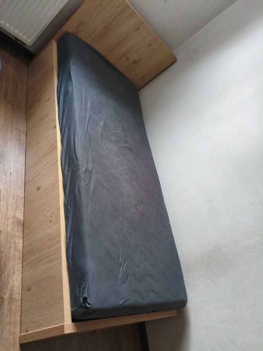 Sprzedam stelaż łóżka i biurko