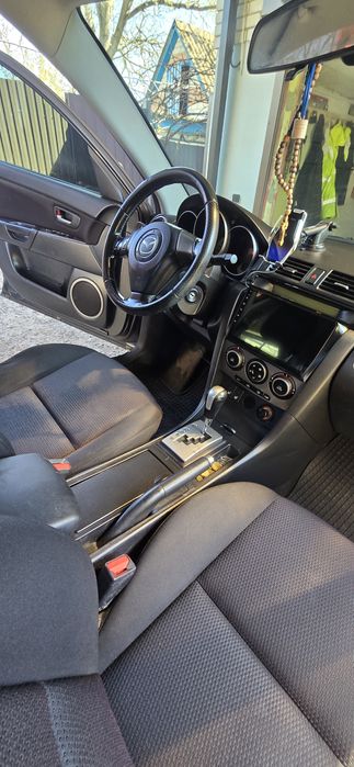 Машина Mazda 3