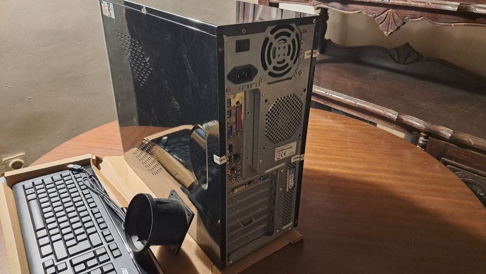 Desktop Tsunami + monitor + placa de video + teclado