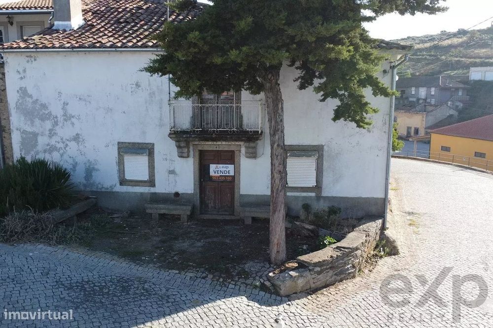 Casa Espaçosa em Caçarelhos e Angueira