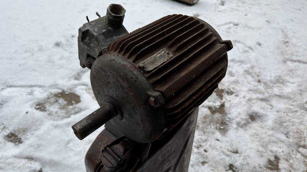 Двигун асинхронний 3 фазний (підійде під генератор)