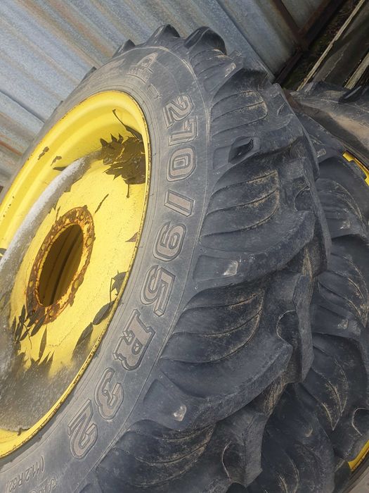 Kola waskie miedzyrzedowe john deere 11,2R32 11,2R46 i 12.4R32 12.4R46