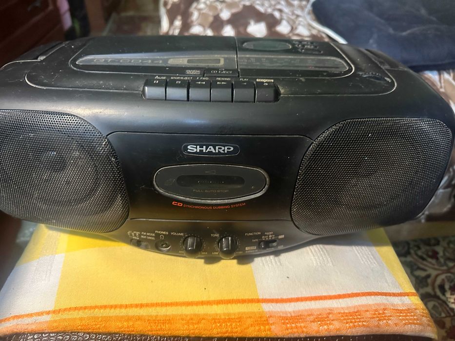 Винтажный бумбокс Sharp QT-CD44