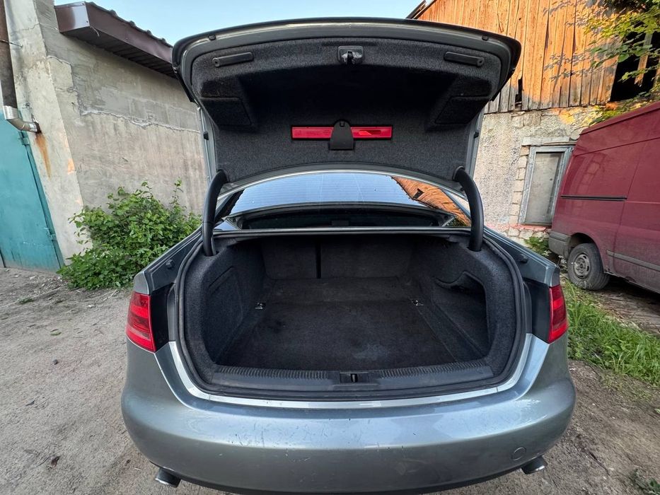 Ауді а4 б8  гарному стані