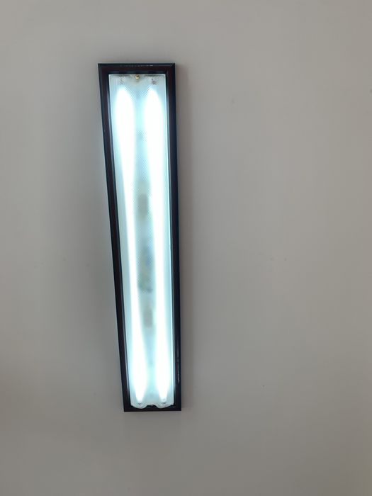 Armadura para lampada fluorescente