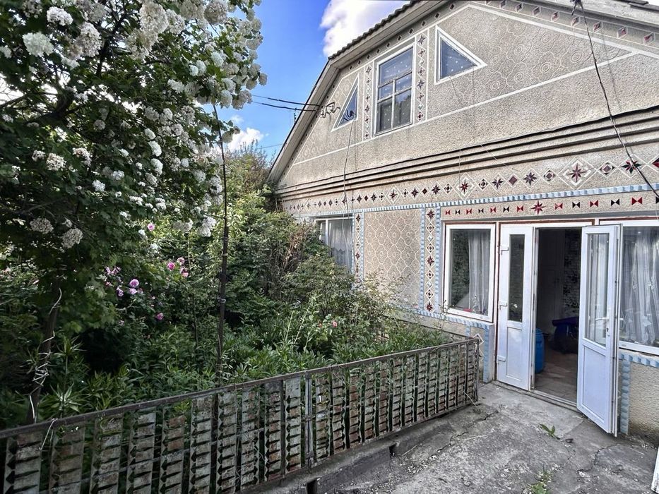 Продам будинок з великою територією