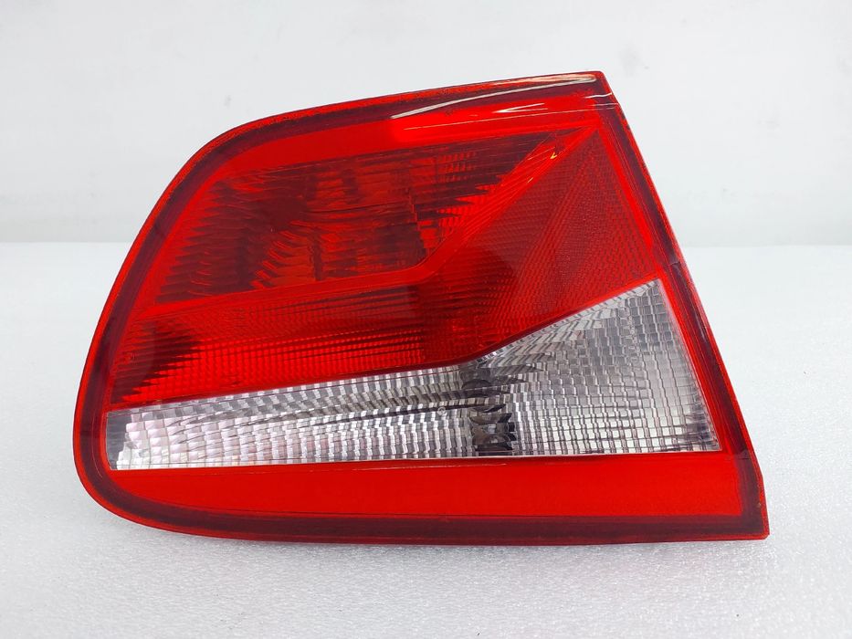 Farolim da mala esquerdo SEAT Ibiza IV ST (6J8, 6P8)