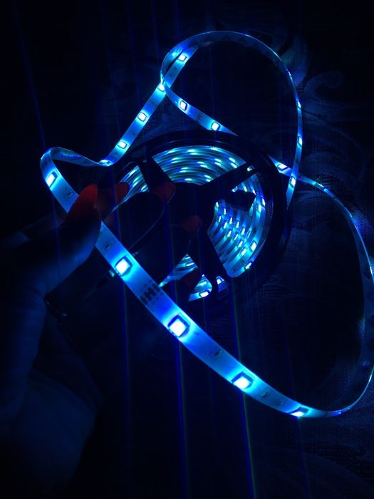 LeD стрічка 5 м з пультом працює від юсб USB