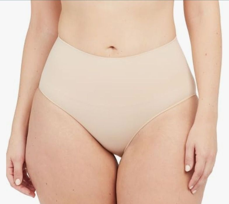 Spanx bielizna modelująca dla kobiet nowa okazja na prezent