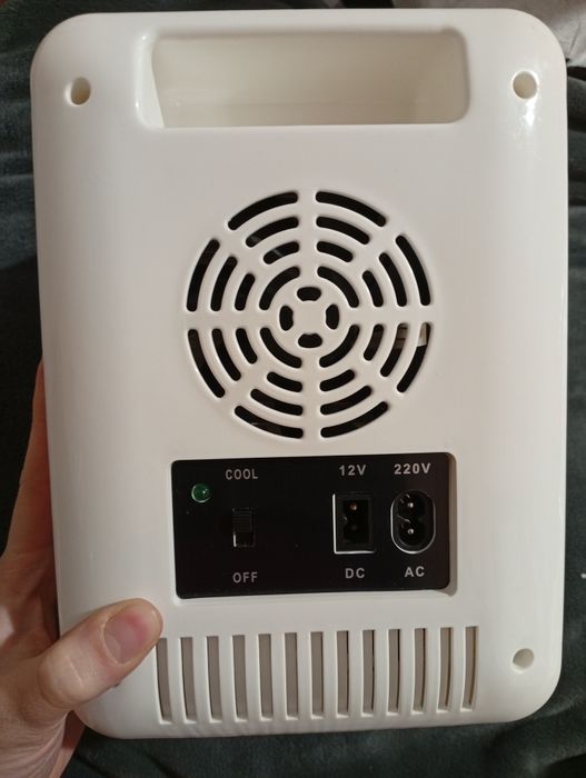 Mini lodówka z lusterkiem