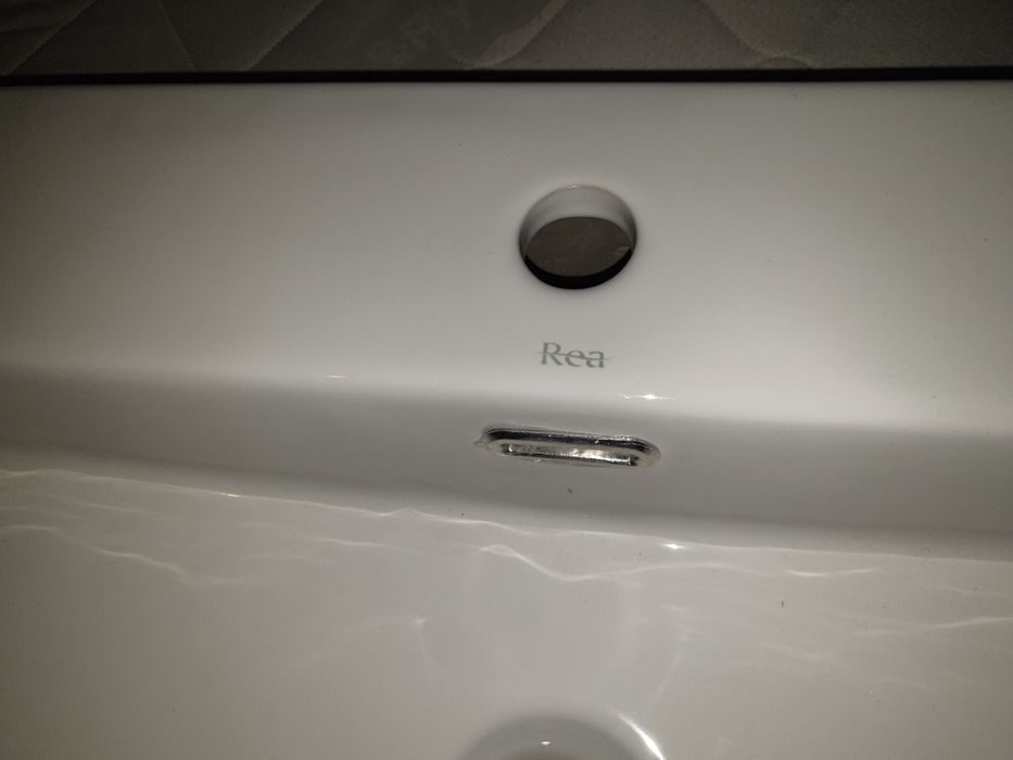 Умывальник Gina из