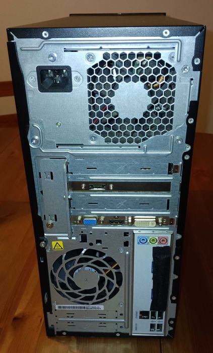 Computador Desktop HP i3 8GB RAM Disco 500GB SSD WiFi e Ecrã 19"