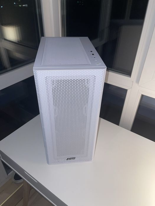 Корпус XPG Valor Mesh Tempered Glass