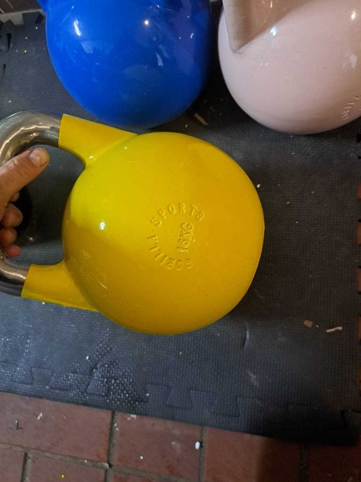 Kettlebell turniejowy 16 kg stalowy - złoty wada