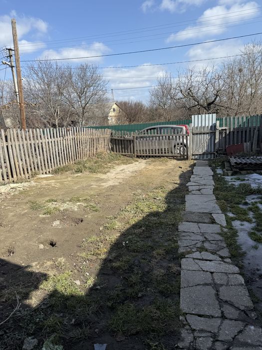 Продаж частини будинку на 2,5 сотках землі