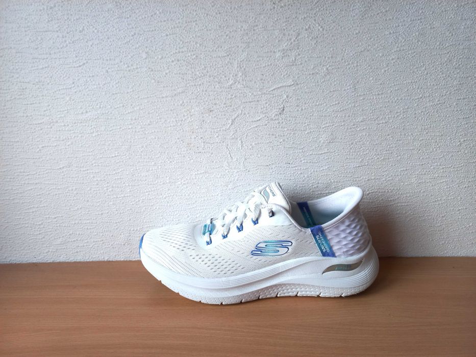 Чудові кросівки Skechers 38-38,5 р.