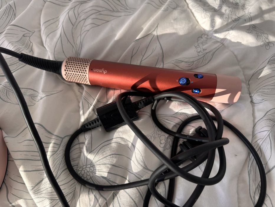 Sprzedam dayson airwrap suszarki-lokówka.