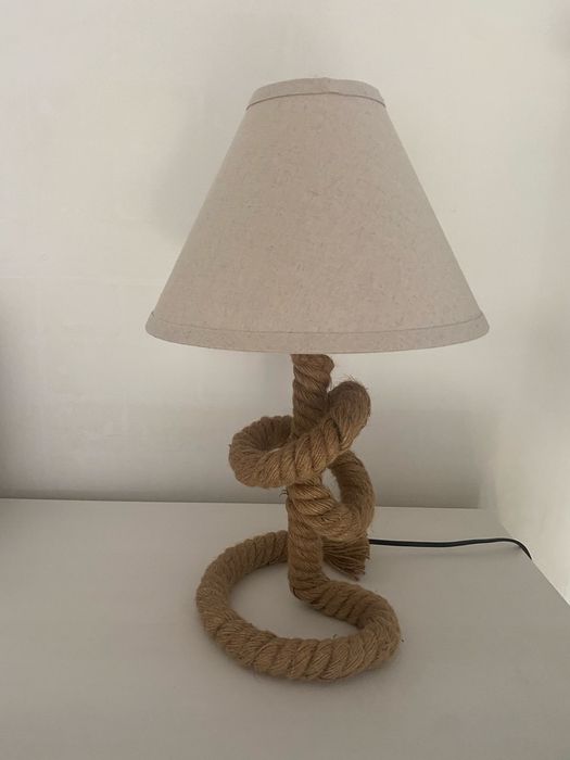Candeeiro de mesa LED em linho
