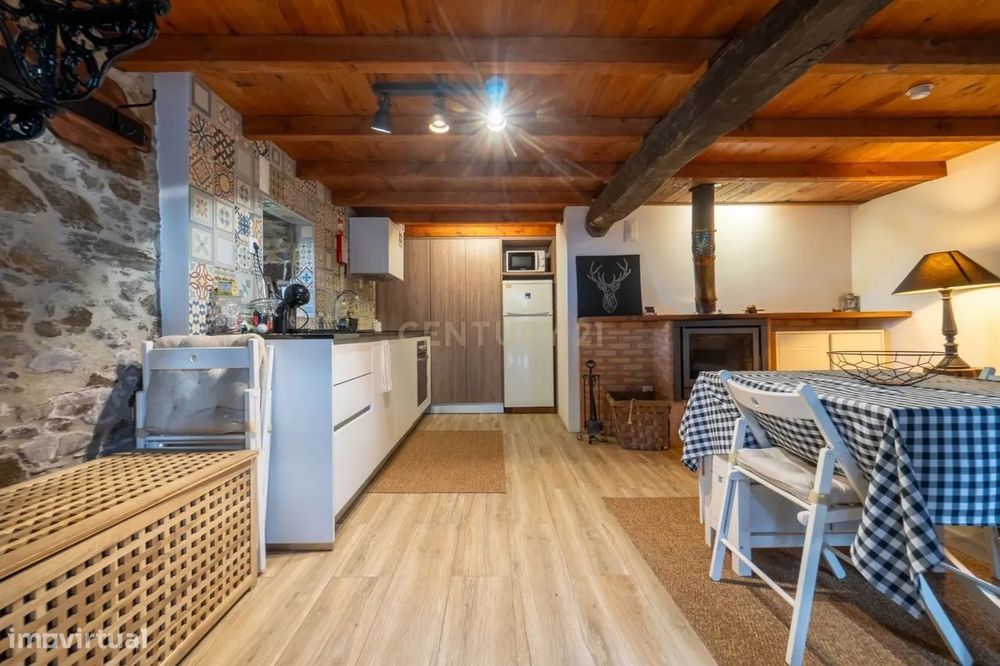 Duas Casas de Xisto em aldeia típica para alojamento local