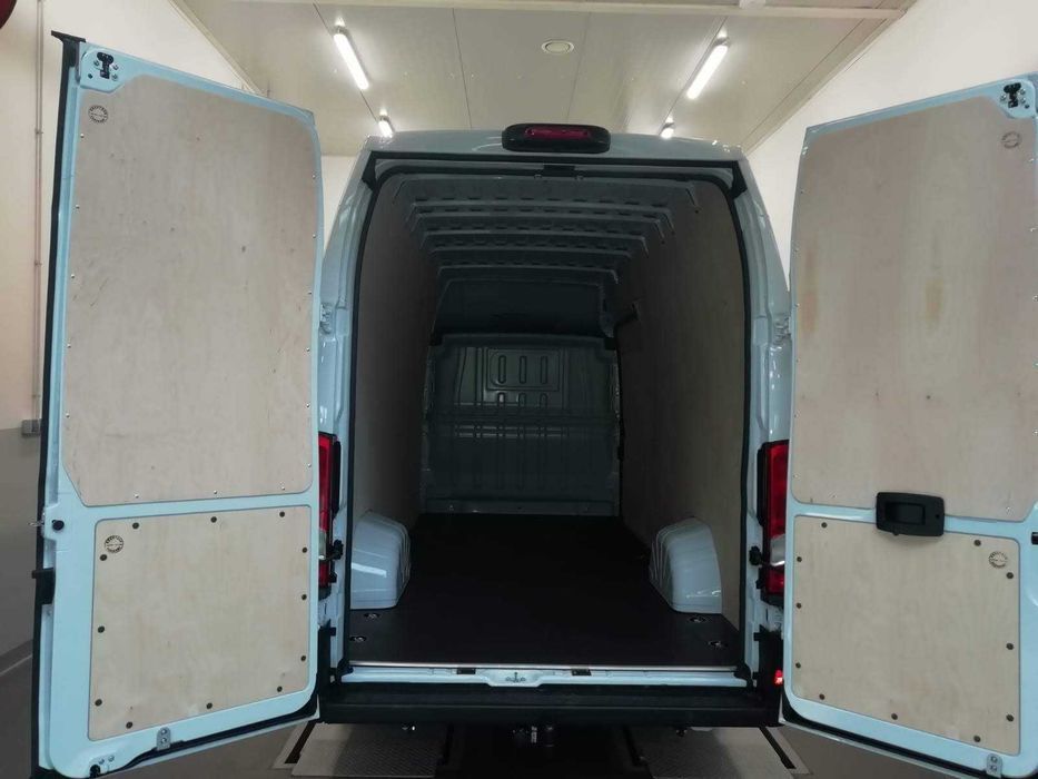 Citroen Jumper L4H3  Standardowa zabudowa ze sklejki liściastej