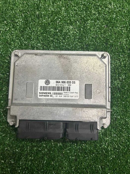 Блок керування двигуном ебу VW Touran Туран 2003-2015
