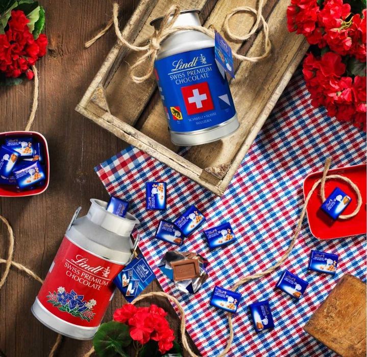 Преміум швейцарський шоколад "Сувенірний молочний дзбанок" 1000g