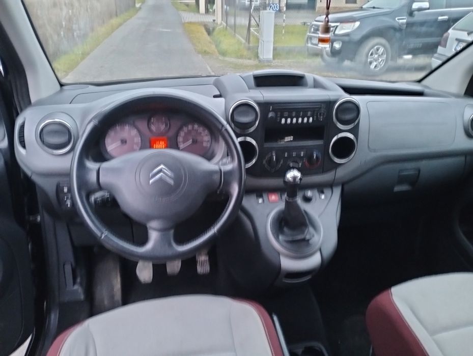 Citroen Berlingo 1.6 benzyna Multispace uszkodzony silnik 6200zl.