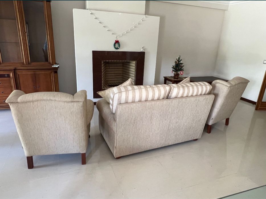 IMPECÁVEL - Sofá, 2 cadeirões e 2 almofadas