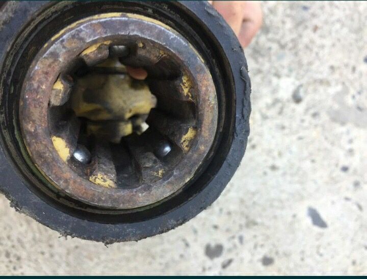 Кардан поворотний, поворотний шарнир карданного вала, гук, вал кардан