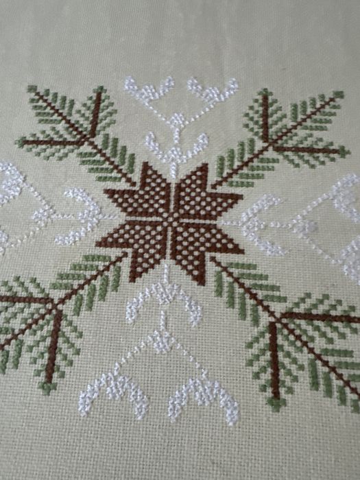 Bieżnik ręcznie haftowany motywy  Świąteczne   do kolekcji