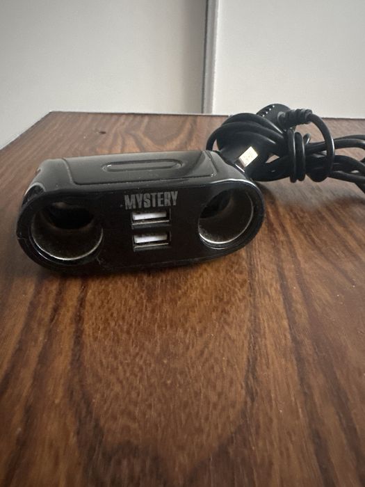 Автомобильная зарядка/ делитель