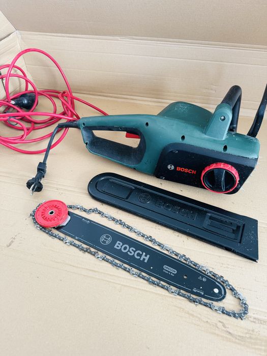 Piła łańcuchowa elektryczna sieciowa 1800W UNIVERSALCHAIN 35 BOSCH