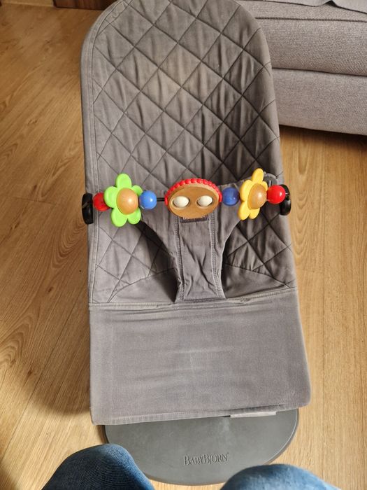 Bujak Babybjorn z zabawką