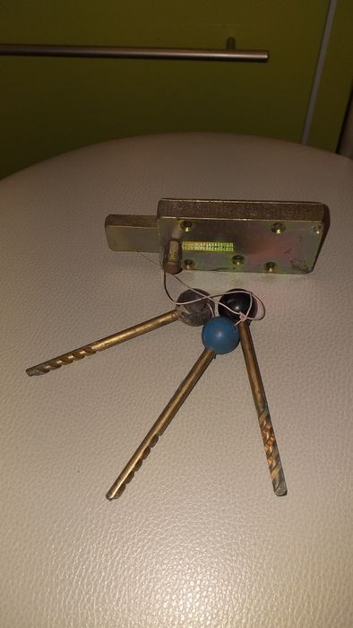 Продам накладной замок на калитку высокого качества.