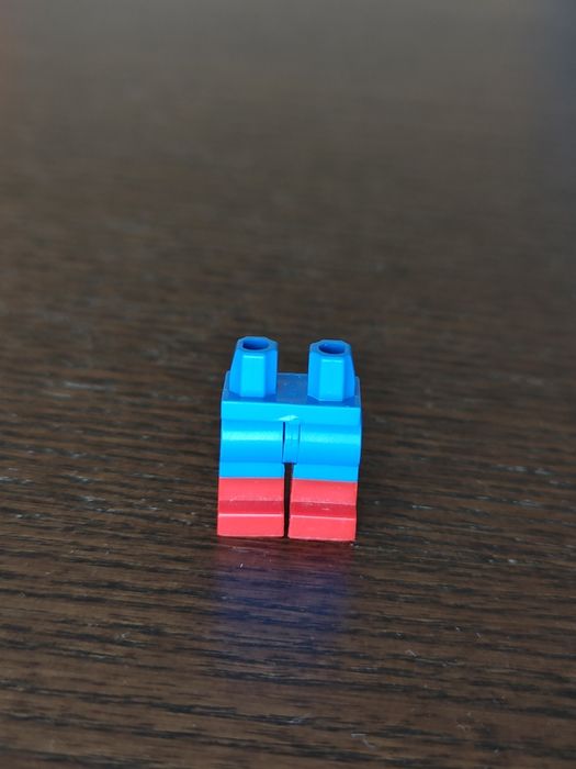 Lego element, nogi Spidermana: 970c00pb0420 niebiesko czerwone