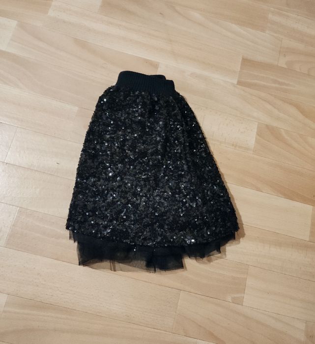 Продам красивую нарядную юбку для девочки р 116-122