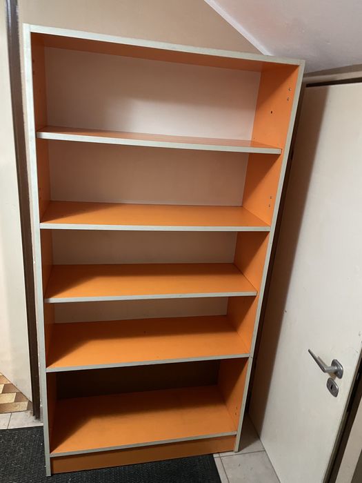 Pomarańczowa szafka