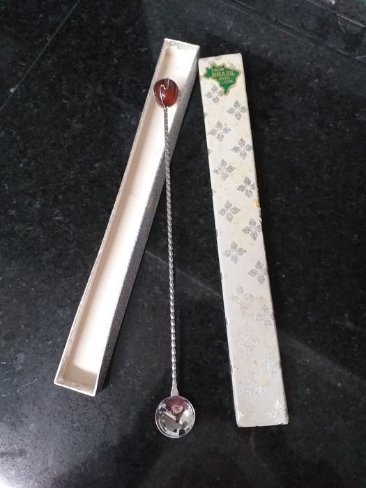 Colher de drink com pedra semipreciosa, mais de 80 anos