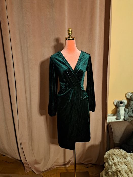 Sukienka welurowa butelkowa zieleń elegancka